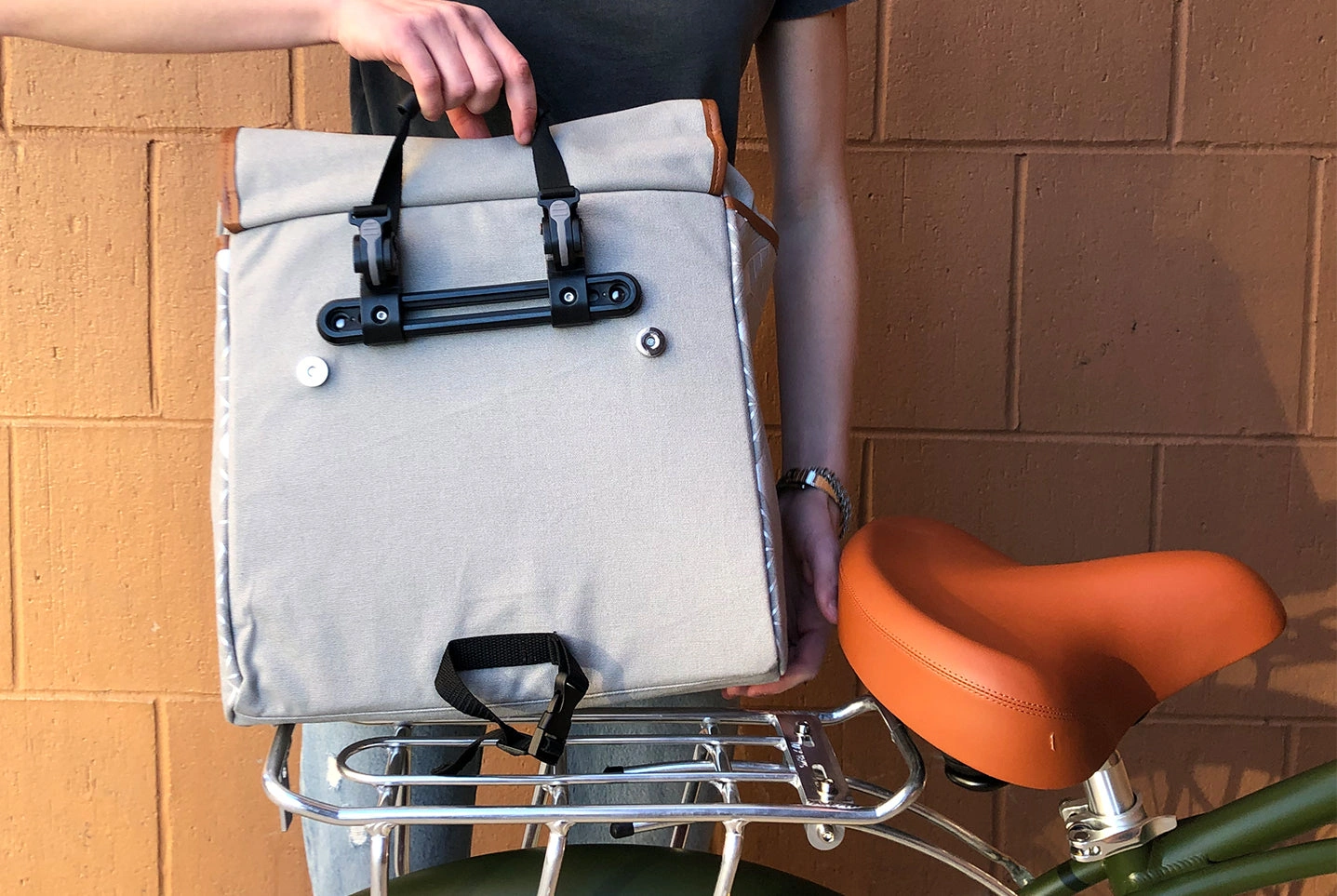 HUDSON Pannier Tote: Stijlvolle fietstas voor avonturiers, altijd klaar voor jouw reis.